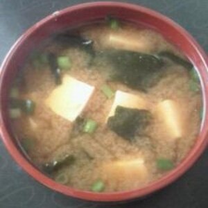 【今日の一汁】豆腐と長ねぎとわかめのお味噌汁